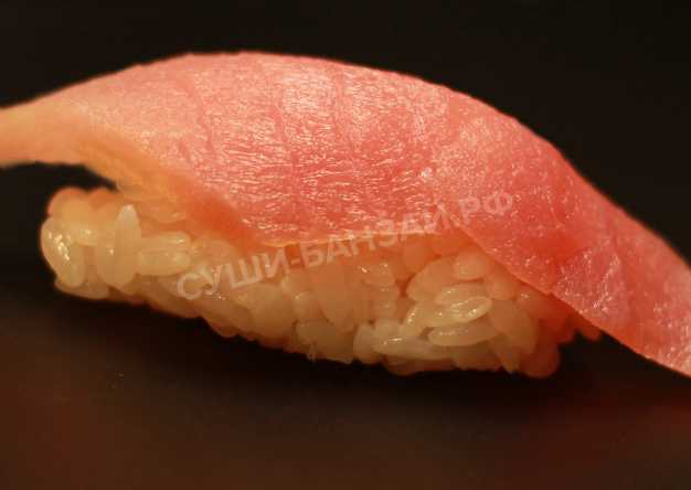 Суши с тунцом