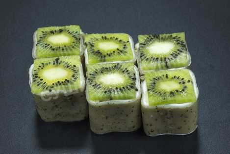 Сладкий ролл с киви